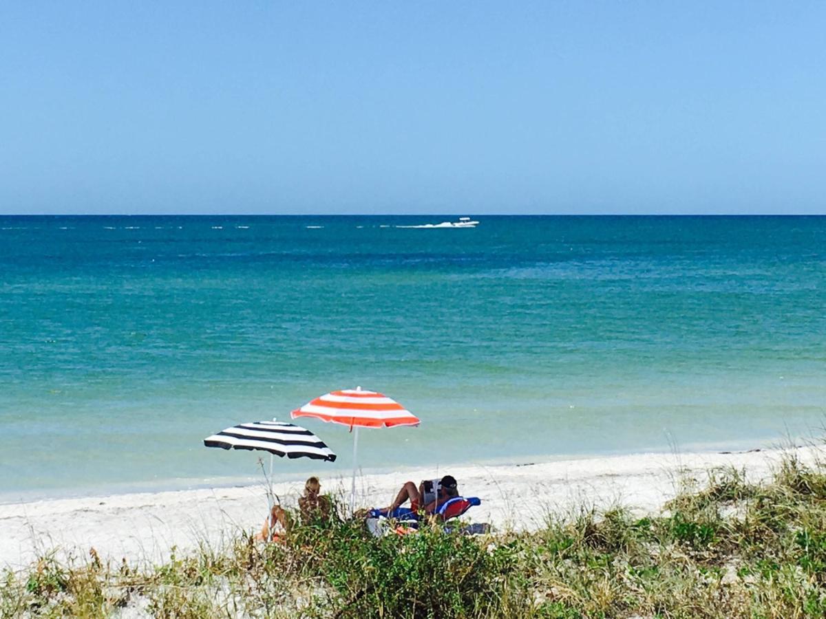 Serenity By The Sea Cottage A Clearwater Beach Exteriör bild